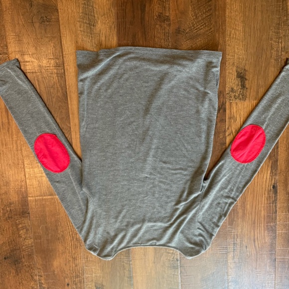 Gray top - Picture 3 of 3